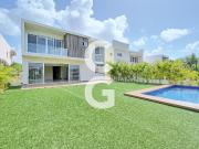 Casa en Venta en Cancún en Residencial Lagos del Sol con...