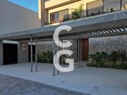 Casa en venta en Cancún en Residencial Lagos del Sol con...