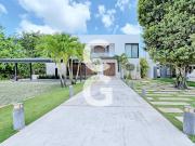 Casa en Venta en Cancun en Residencial Lagos del Sol con...