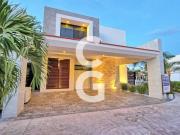 Casa en Venta en Cancún en Residencial Lagos del Sol con...