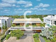 Casa en Venta en Cancún en Residencial Lagos Del Sol con...