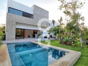 Casa en Venta en Cancún en Residencial Lagos del sol con...