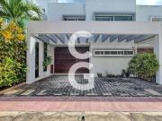 Casa en Venta en Cancun en Residencial Palmaris con 3...