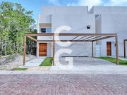 Casa en Venta en Cancún en Residencial Vía Cumbres con 4...