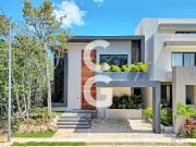 Casa en Venta en Cancún en Residencial Vía Cumbres con...