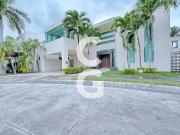 Casa en Venta en Cancun en Residencial Villa Magna con...