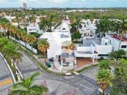 Casa en Venta en Cancun en Residencial Villa Magna con...