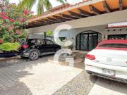 Casa en Venta en Cancún en Zona Hotelera con 6...