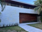 Casa en venta en Cancún Residencial con Alberca, Jacuzzi