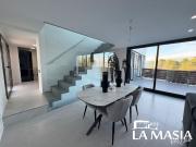 Casa en venta en Canyelles. Chalet de diseño con...
