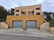 Casa adosada en venta en Canyelles, de 316 m² 4...