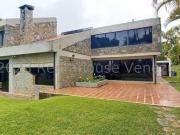 Casa en Venta en Caracas la lagunita country club...