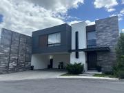 Casa en Venta en Carolco, Carretera Nacional, Monterrey N.L