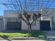 CASA EN VENTA EN CASTELAR NORTE 4 AMBIENTES