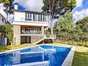 Casa en venta en Castelldefels, La Pineda. Impresionante...