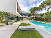 Casa en venta en Castelldefels, La Pineda. Villa de lujo...