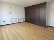 CASA EN VENTA EN CAYMA BAJA – 3 PISOS CON JARDÍN