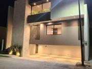 CASA NUEVA EN VENTA EN CAÑADA DEL REFUGIO SUR CON 3...