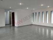 Casa en Venta en Cañada del Refugio Sur con 4 Recámaras...