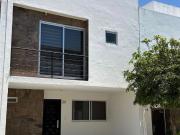 Casa en venta en Cañadas de San Lorenzo – Con roof...