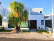 CASA EN VENTA EN CENTRO SUR, DE UN SOLO PISO, CLAUSTROS...