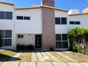 Casa en Venta en Centro Sur: Lujo y Seguridad 24/7