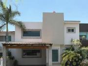 CASA EN VENTA EN CENTRO SUR QUERETARO AMPLIA REMODELADA...