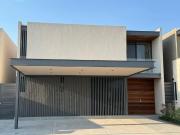 CASA EN VENTA EN CERCA DE LOMAS DEL CAMPANARIO NORTE,...