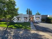 Casa en Venta en Cercano a Colegio El Campanario