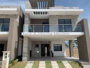 Casa en Venta en Cerrada boulevard sta catarina, Santa...