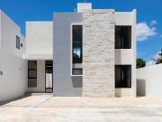 Casa en venta en Chichi Suarez de 3 recamaras una en...