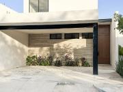 Casa en venta en Cholul con alberca y cocina integral