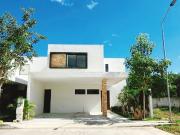 Casa en Venta en Cholul Equipada y con 12 Paneles Solares