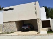 Casa en venta en Cholul, Mérida dentro de privada...