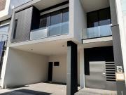 Casa en Venta en Cima de la Montaña en Cumbres Monterrey