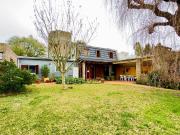 CASA EN VENTA EN CITY BELL 3 DORMITORIOS