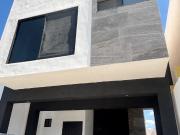 Casa en venta en Ciudad Mirasierra, Saltillo, Coahuila... Casa en venta en Ciudad Mirasierra, Saltillo, Coahuila...