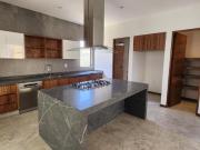 Casa en Venta en Club de Golf Altozano con Casa Club,...