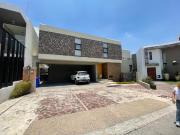 Casa en Venta en Club de Golf La Loma con Alberca Techada