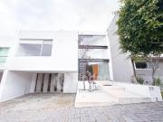 CASA EN VENTA EN CLUSTER 888, ZONA LOMAS DE ANGELÓPOLIS...