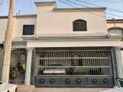 CASA EN VENTA EN COL. CONQUISTADORES