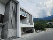 Casa en Venta en Col. Sierra Alta 9no. Sector