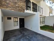 CASA EN VENTA EN COL. VALLARTA LA PATRIA A 1 MIN. DE AV....