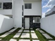 CASA EN VENTA EN COLINA UNIVERSITARIA