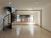 CASA EN VENTA EN COLONIA DEL PARQUE A UN LADO DE JARDIN...