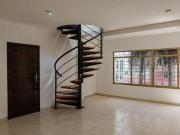 CASA EN VENTA EN COLONIA DEL PARQUE A UN LADO DE JARDIN...