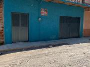 BONITA Y BARATA CASA EN EL CENTRO, A UNA CUADRA Y MEDIA...