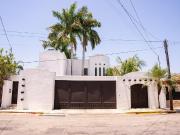 CASA EN VENTA EN COLONIA MÉXICO NTE CON AMPLIO TERRENO,...