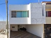 Casa En Venta En Colonia Valle del Country, Tepic,...