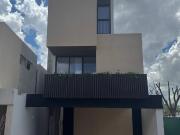 Casa en venta en complejo privado de 4 habitaciones
